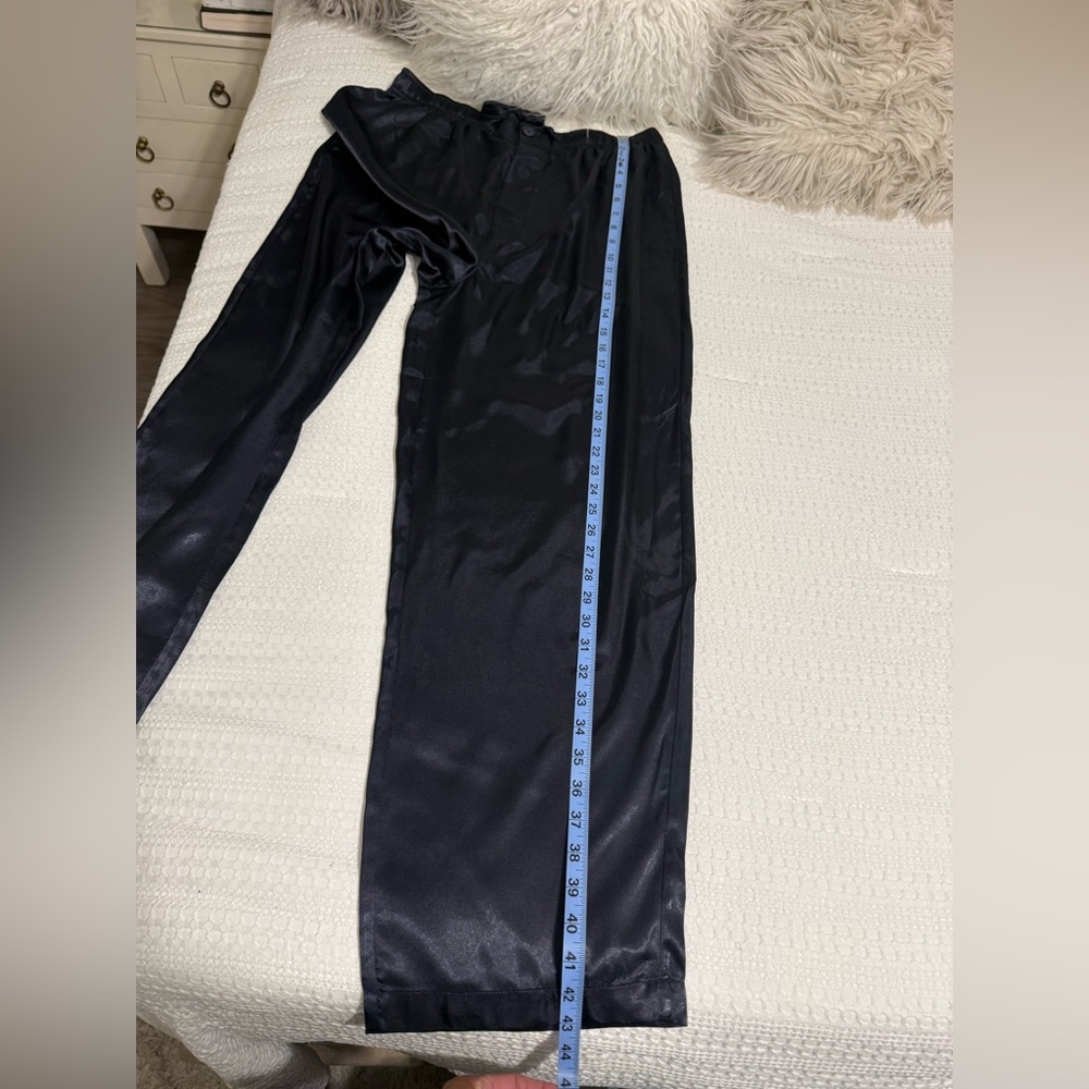 Roundtree & Yorke Charcoal Sleepwear - Picture 3 of 14